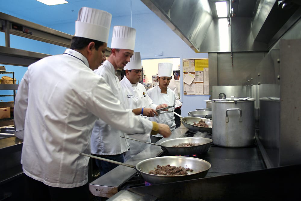 4-Things-You-Need-to-Know-Before-Becoming-a-Chef-1