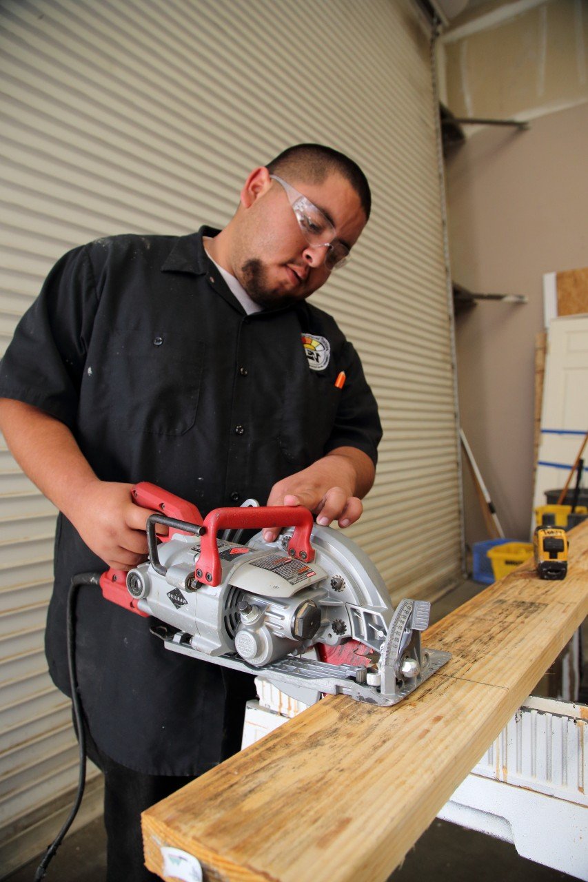 Trade School vs College: What Finance Experts Have to Say - CET